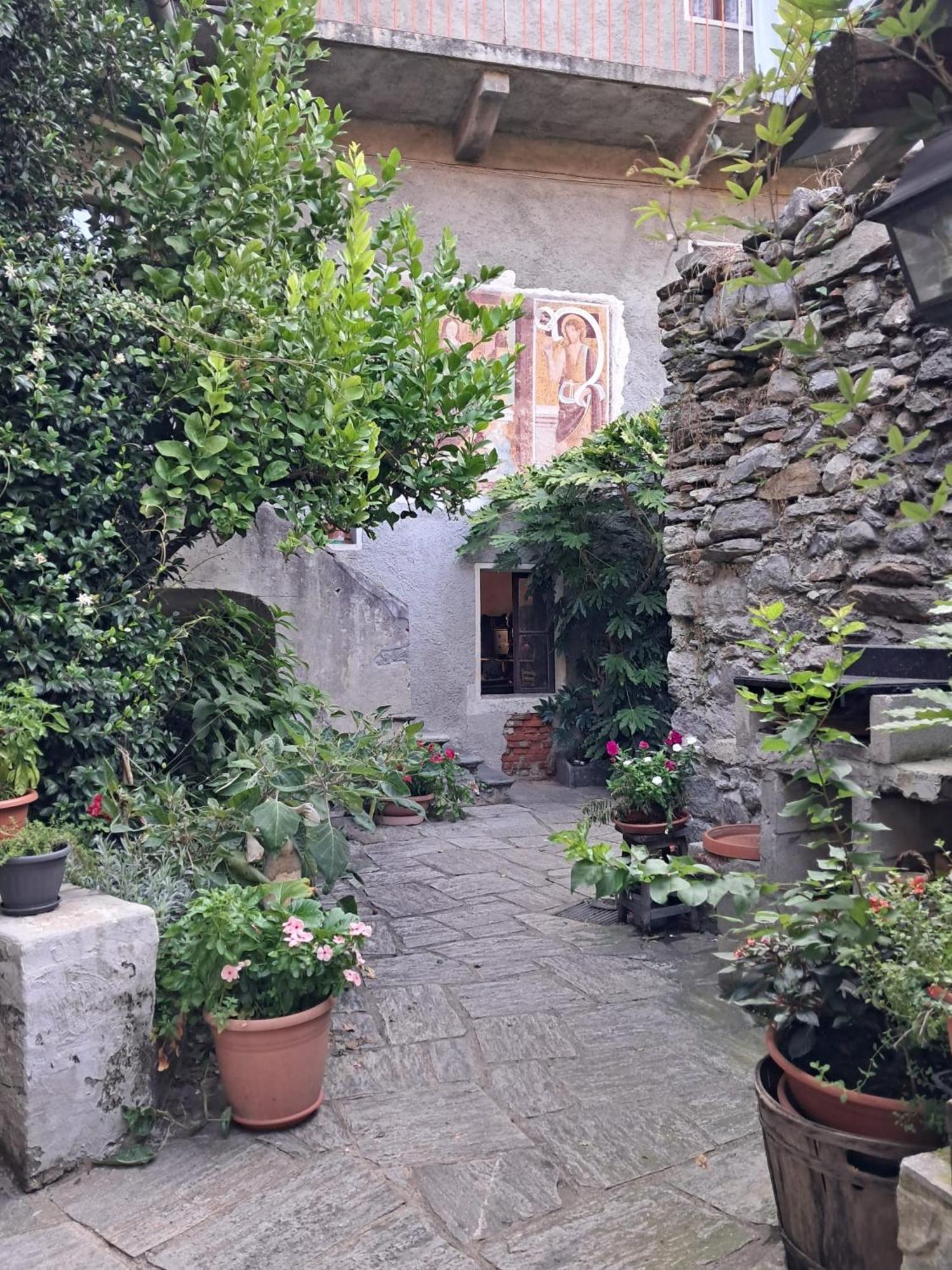 Nonna Anita Bed & Breakfast Castelveccana Exterior photo