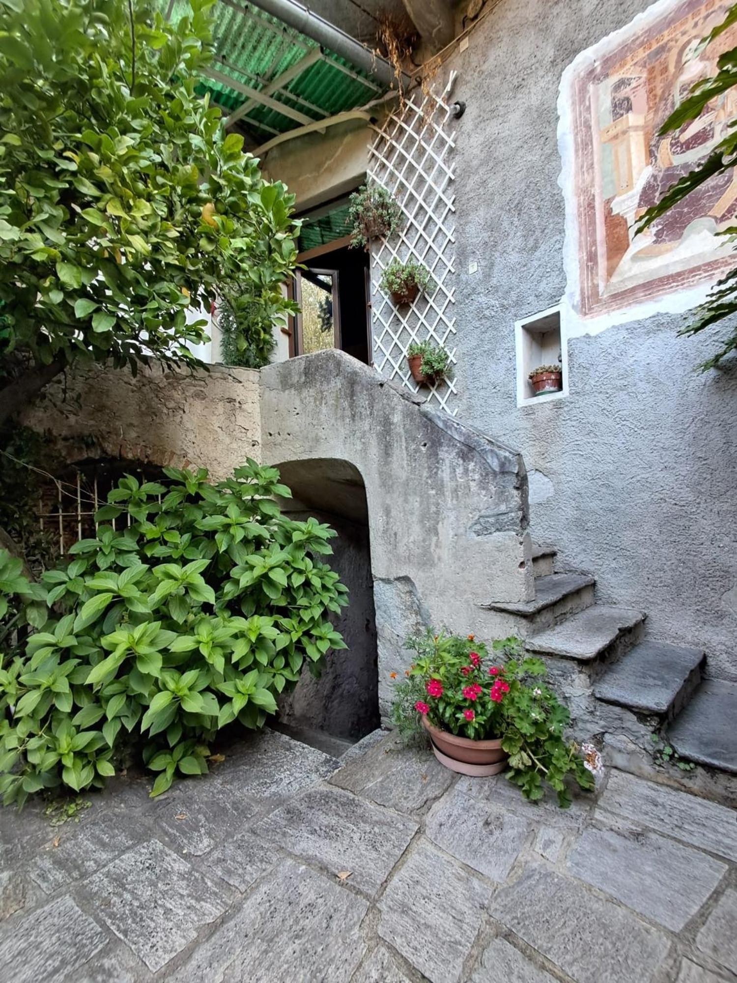 Nonna Anita Bed & Breakfast Castelveccana Exterior photo
