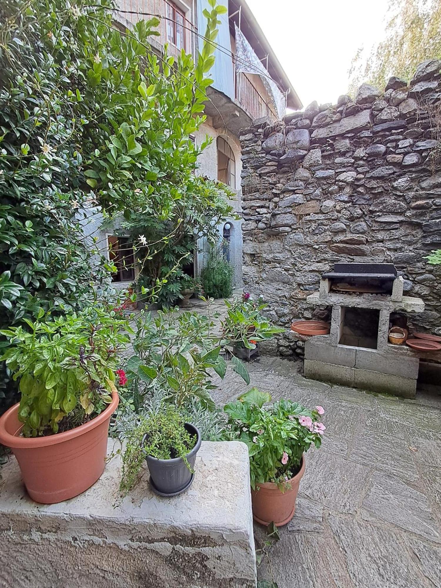 Nonna Anita Bed & Breakfast Castelveccana Exterior photo